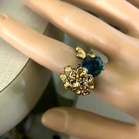 New Pretty London BlueTopaz Rhodium over Silver ring - Picture 11 of 16